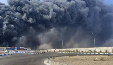 Une explosion dévastatrice dans le principal port d’Iran fait au moins 25 morts et 1000 blessés
