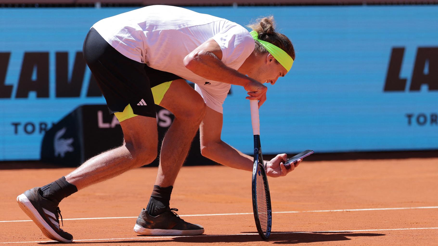 Alexander Zverev a dégainé son smartphone en plein match dénonçant une mauvaise décision arbitrale