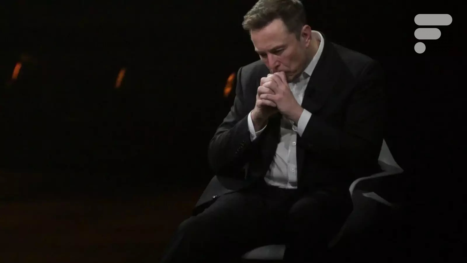 On sait combien de personnes ont quitté X depuis le salut d'Elon Musk