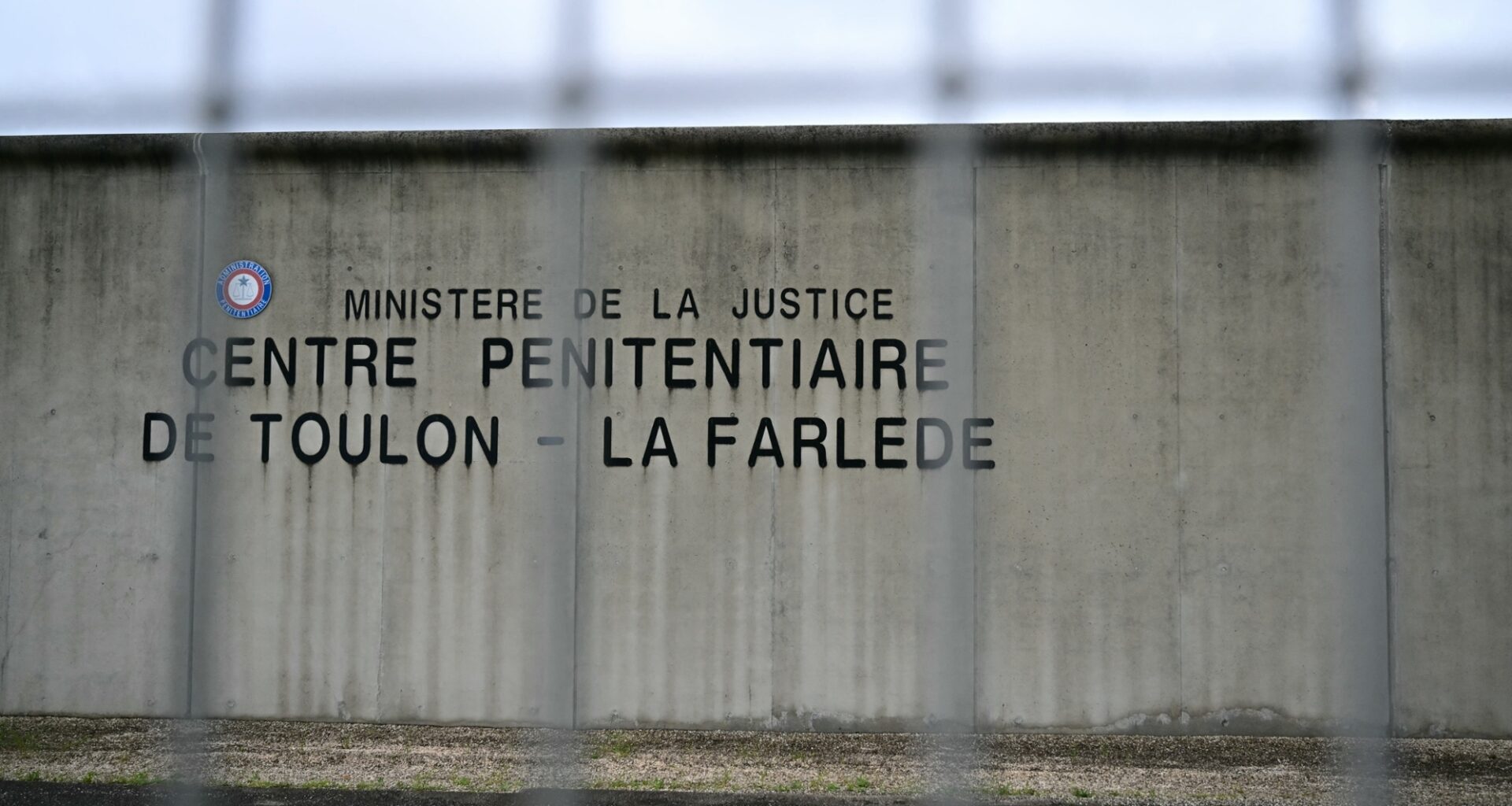 les agents pénitentiaires de Toulon sous le choc après des tirs de Kalachnikov