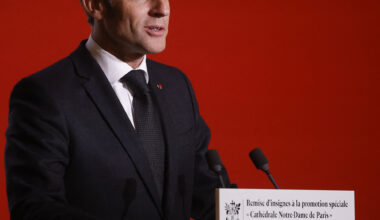 Emmanuel Macron appelle les chercheurs "du monde entier" à "choisir" la France et l'Europe
