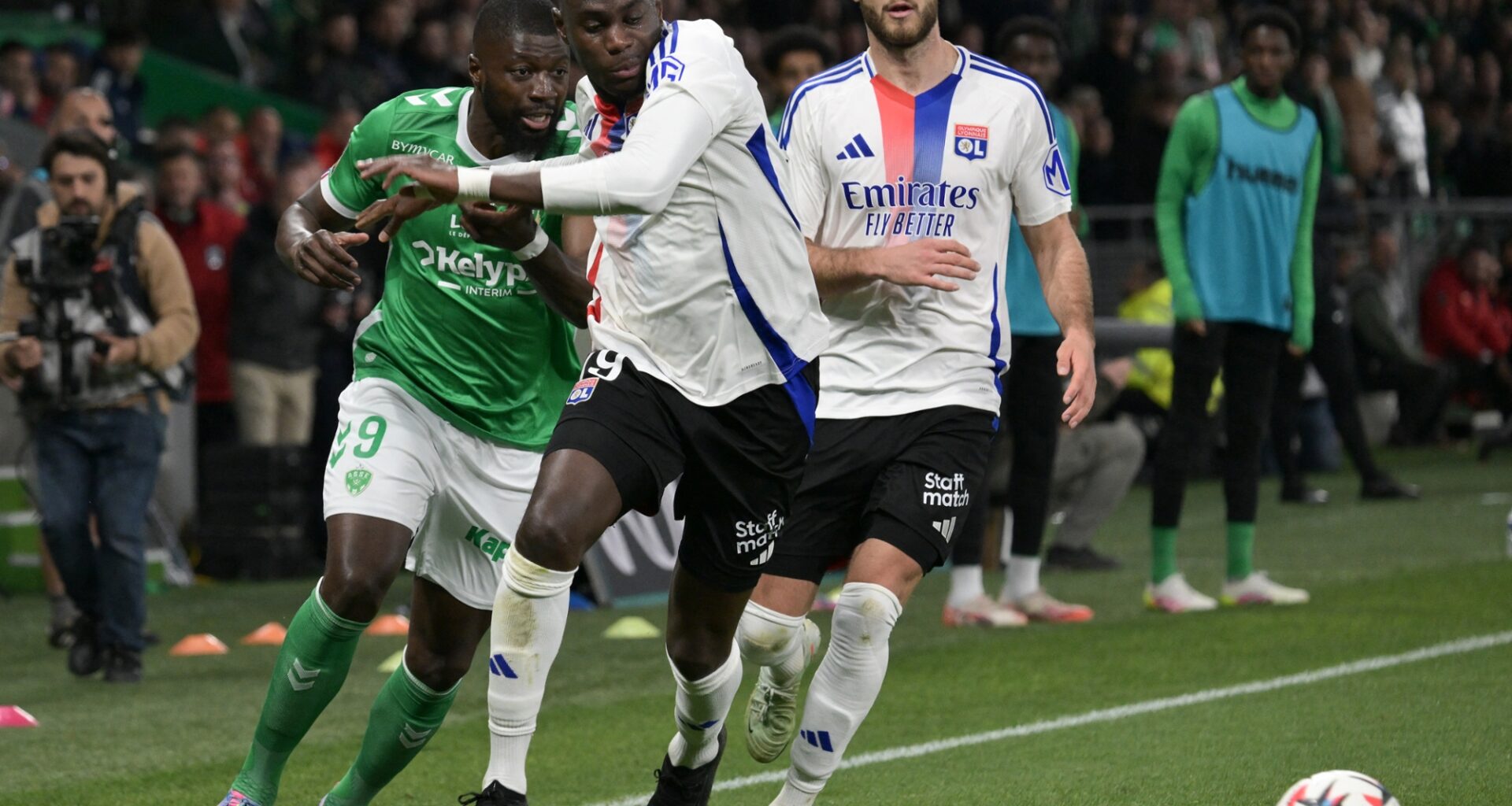 Saint-Étienne s'offre Lyon lors d'un derby houleux