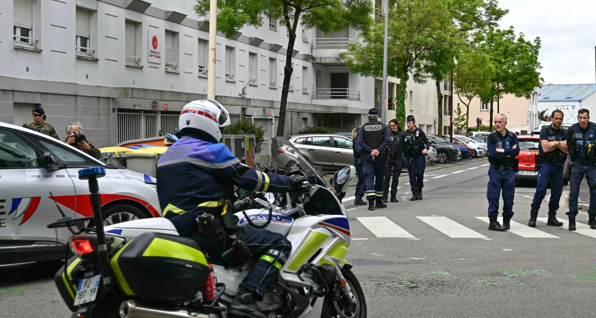 attaque au couteau dans un lycée, une élève est décédé, un suspect interpellé