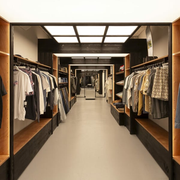 RVCA s’implante rue du Temple à Paris avec un concept mêlant mode et art