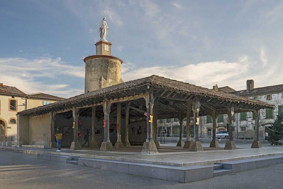 La Halle est classé au titre des monuments historiques de la France. Il est répertorié dans la base Mérimée, base de données sur le patrimoine architectural français du ministère de la Culture