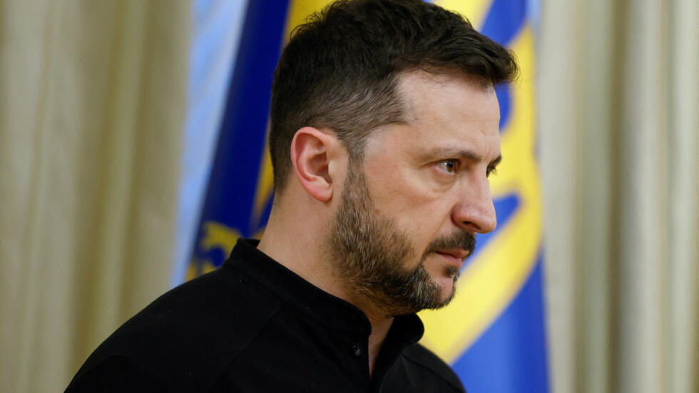 Le président ukrainien Volodymyr Zelenskiy participe à une conférence de presse, dans le contexte de l'attaque russe contre l'Ukraine, à Kiev, Ukraine, 4 avril 2025. REUTERS/Alina Smutko