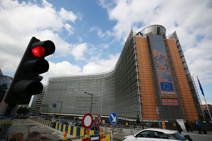 (Multimédia) Les pays membres de l'UE approuvent les premières mesures de rétorsion contre les droits de douane américains - Xinhua