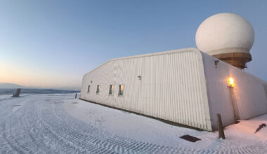 Indra renouvelle le réseau de radars de navigation aérienne du Royaume-Uni avec une technologie de pointe pour une aviation plus durable