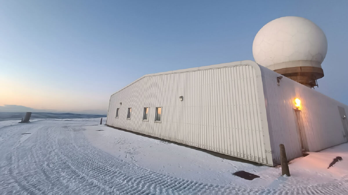 Indra renouvelle le réseau de radars de navigation aérienne du Royaume-Uni avec une technologie de pointe pour une aviation plus durable