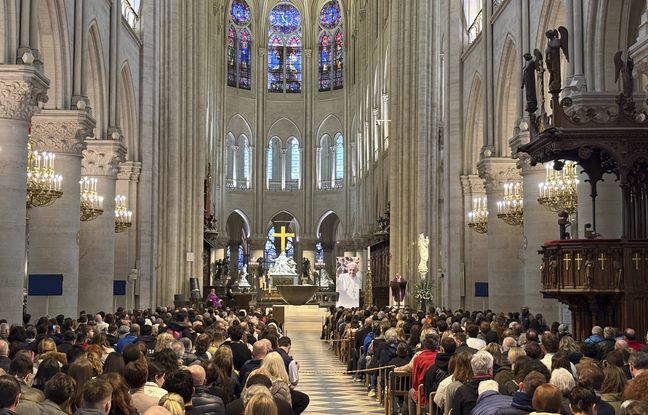A Notre-Dame de Paris, les fidèles saluent un « homme humaniste proche des peuples »