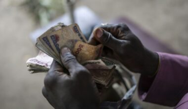 Nigeria: une célébrité incarcérée pour avoir lancé des billets de banque pendant son mariage : Actualités