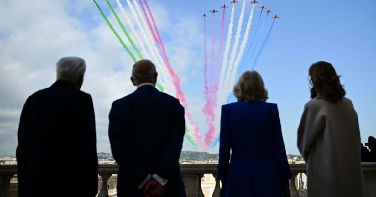 Charles et Camilla posent devant le Colisée, monument symbole de Rome : Actualités