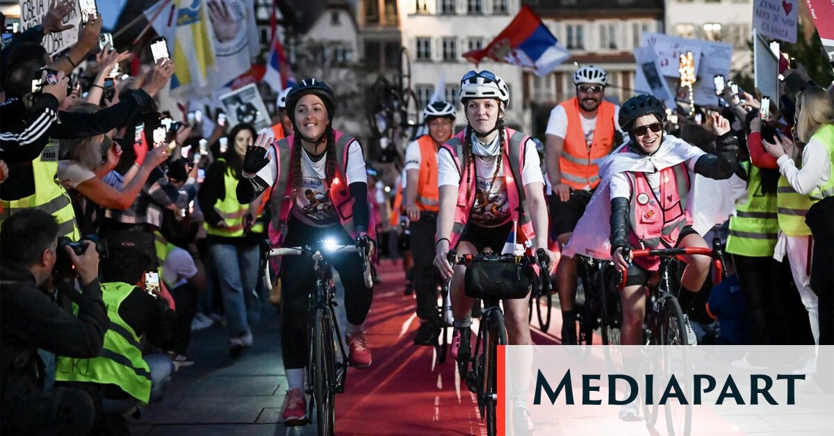 Strasbourg accueille dans la liesse les cyclistes serbes qui roulent contre la corruption