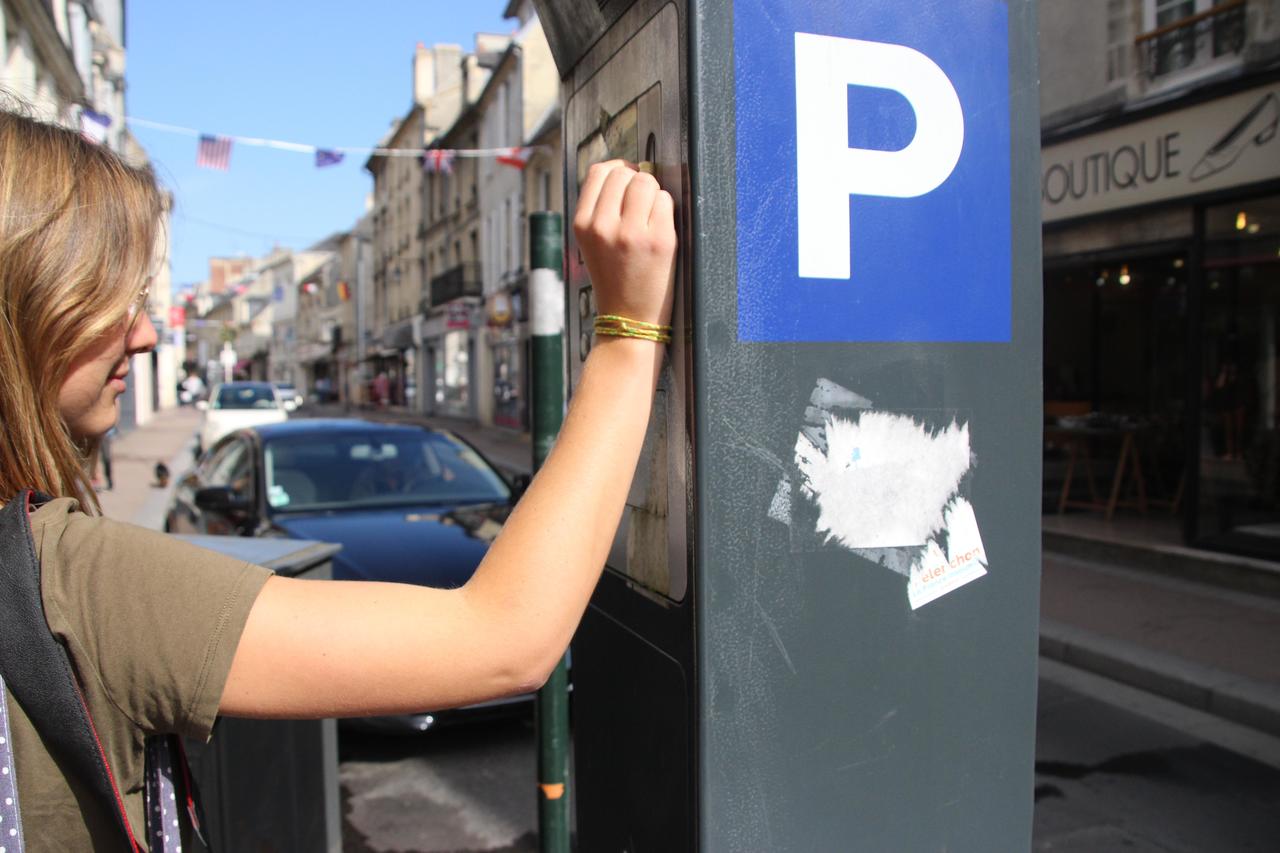 Près de Nice, le stationnement est exceptionnellement gratuit : une cause improbable