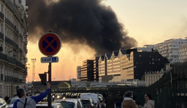 Spectaculaire incendie dans un centre de tri, un agriculteur contre l'État... L'info à midi en Île-de-France