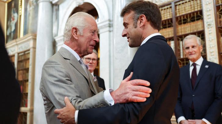 La presse britannique annonce que le roi Charles III recevra Emmanuel Macron pour une visite d’État en mai, soit avant celle que Donald Trump effectuera en septembre.