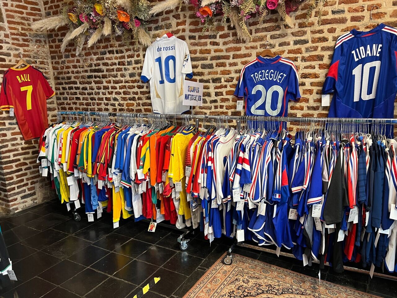 Lille. 3 500 maillots de football vintage vont être proposés dans cette boutique !