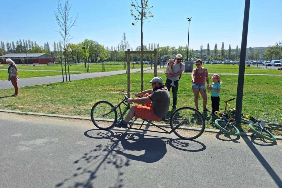 Le public pouvait tester plusieurs vélos insolites dans les allées du par expo de Béré.