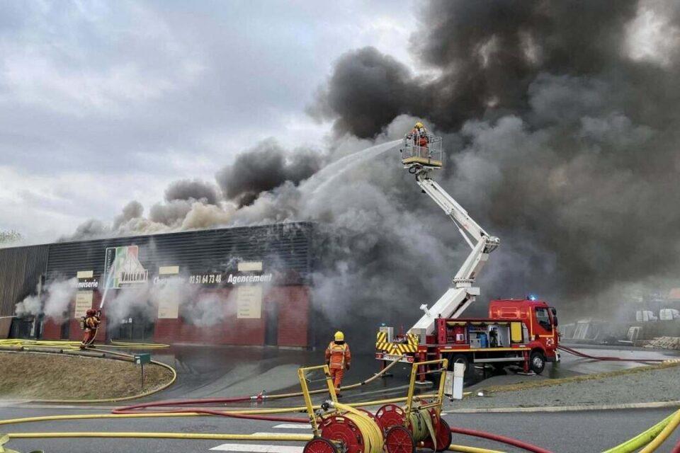 Feu menuiserie Djimmy Vaillant à Pouzauges.