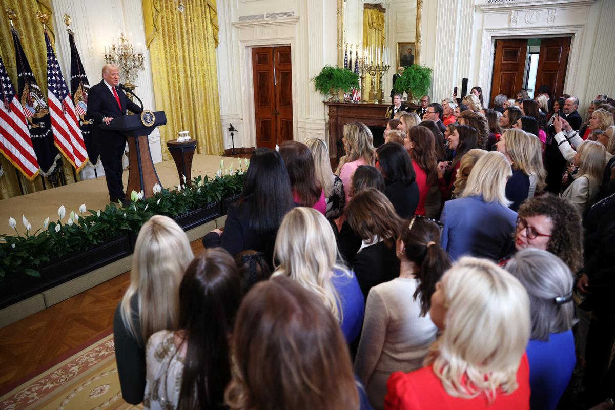 Aux Etats-Unis, les femmes incitées à faire moins de recherche et plus d’enfants