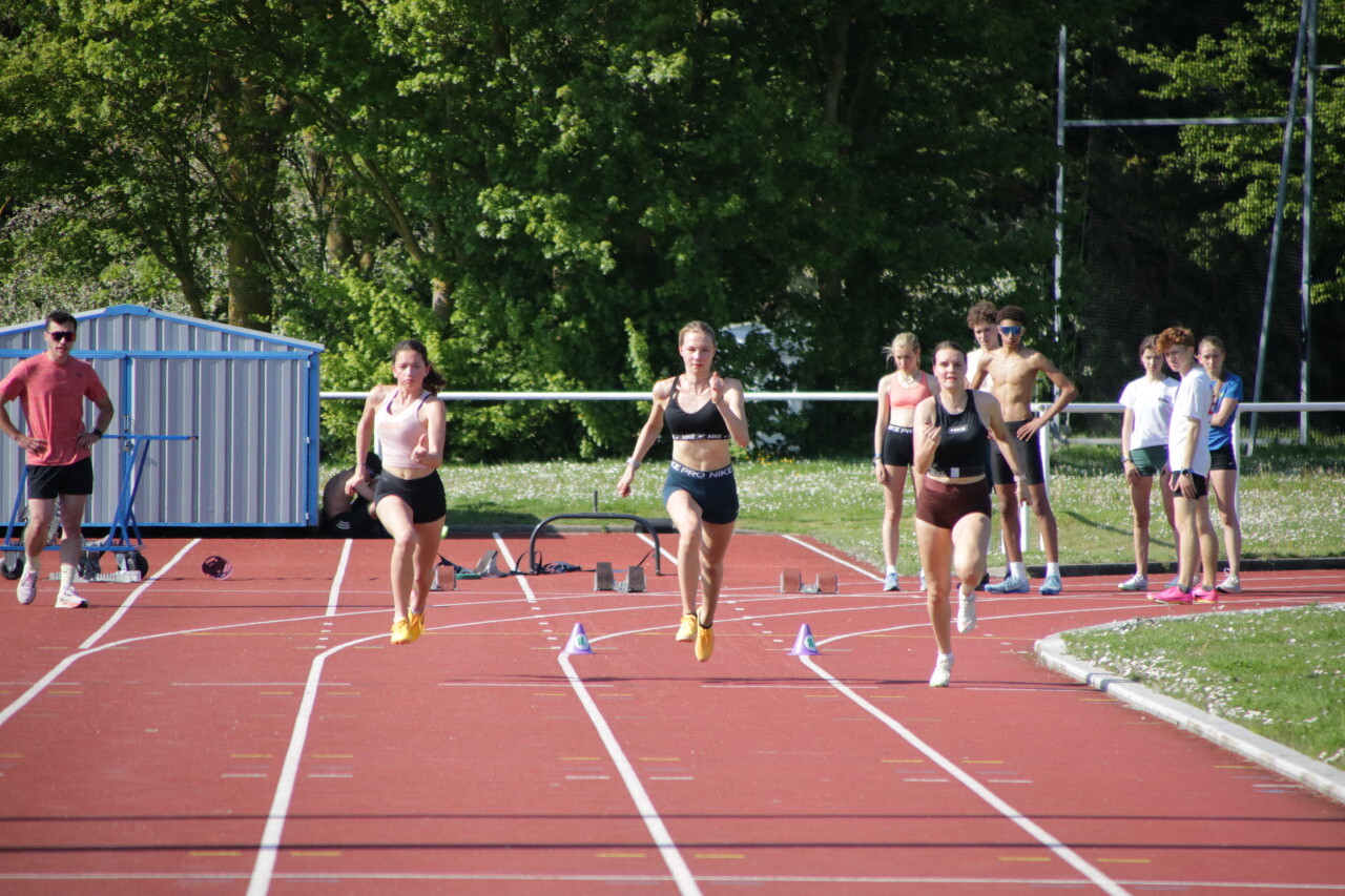 Des champions de Belgique d'athlétisme s'entraînent toute la semaine à Eu