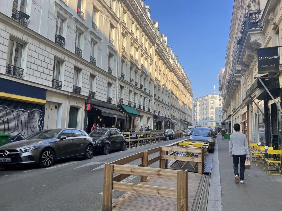 à Paris, le retour des terrasses estivales excède les riverains