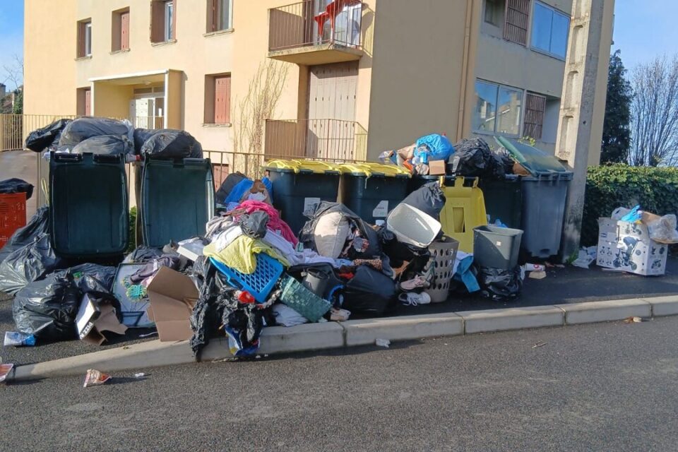 Après huit jours de grève, une délégation d’agents de collecte des déchets a été reçue lundi par des élus de la métropole de Saint-Etienne.