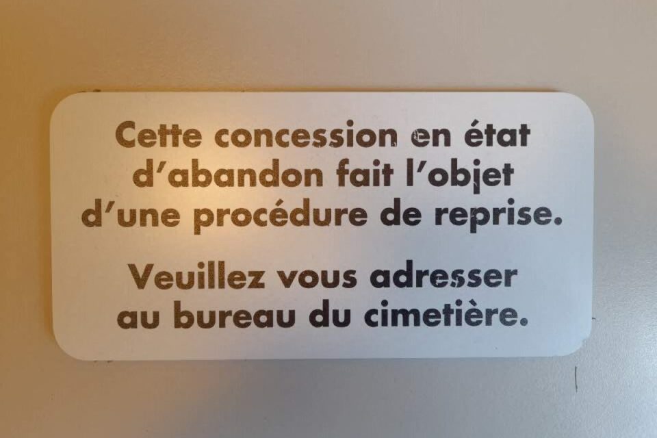Voici à quoi ressemblent les panneaux de la ville de Bordeaux.