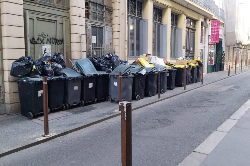 Après huit jours de grève, une délégation d’agents de collecte des déchets a été reçue lundi par des élus de la métropole de Saint-Etienne.