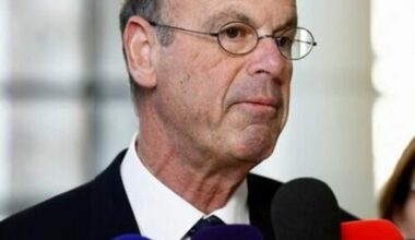 France: la surtaxe exceptionnelle des grandes entreprises ne sera pas prolongée, confirme Lombard