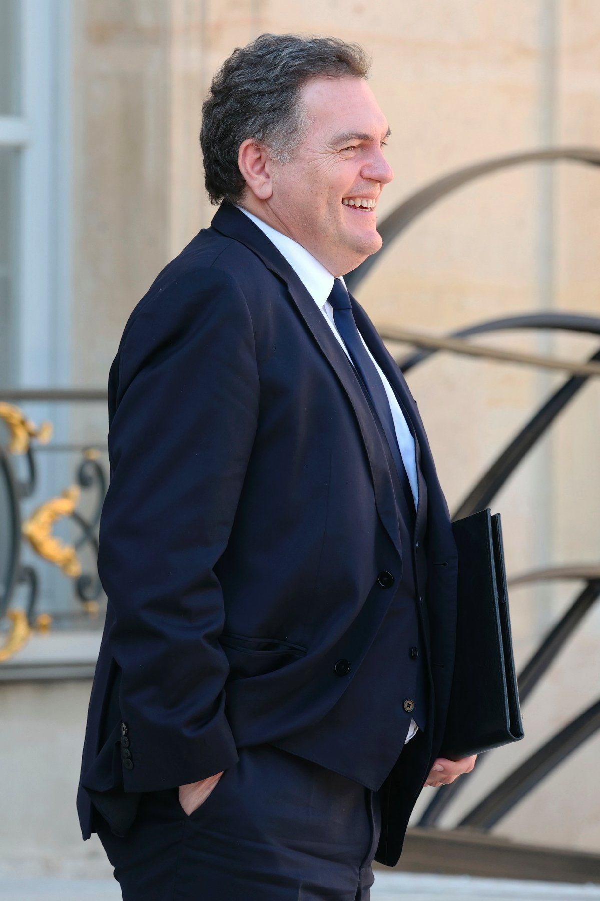 Le ministre français des Transports, Philippe Tabarot, quitte le Palais de l'Elysée après la réunion hebdomadaire du cabinet, le 9 avril 2025