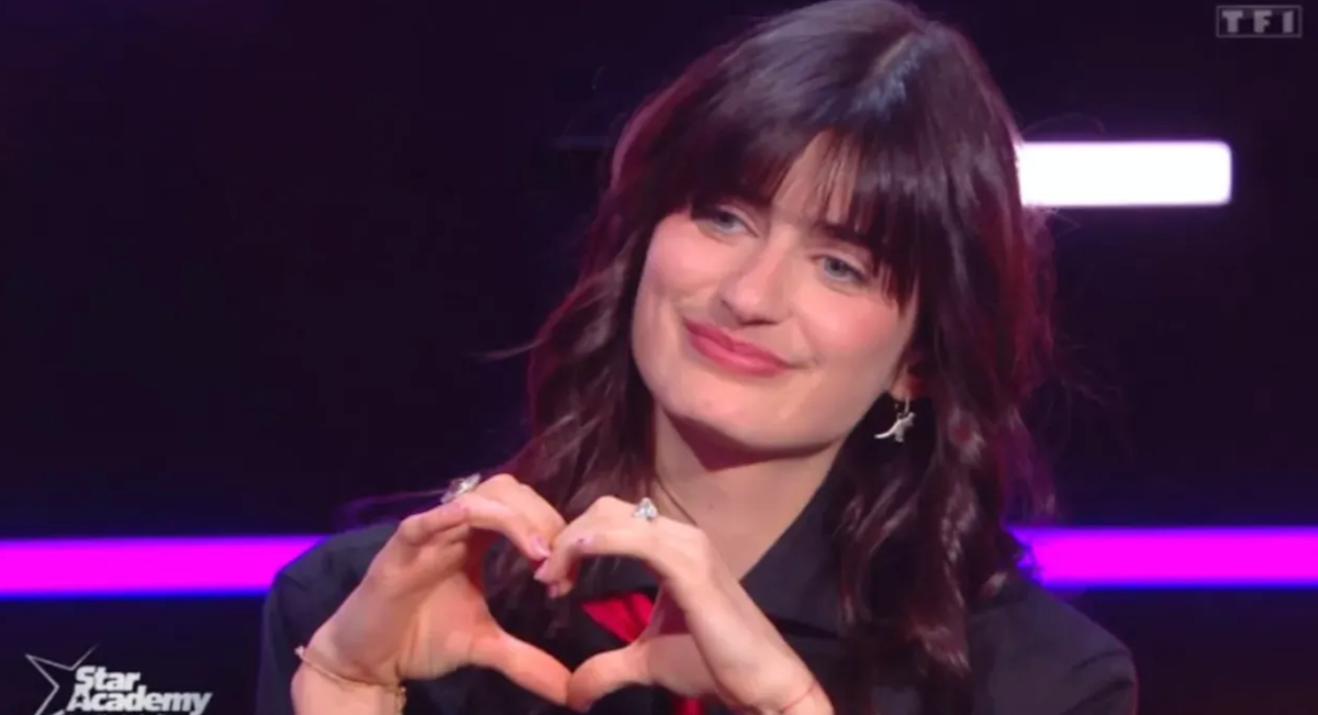 Marguerite (Star Academy) - "Pourquoi elle a les sourcils comme ça", "C'est moche, faut arrêter", "C'est bon épile-toi", "Tu es belle", "Merci de guérir mes complexes" : les internautes critiquent son monosourcil, ses fans montent au créneau