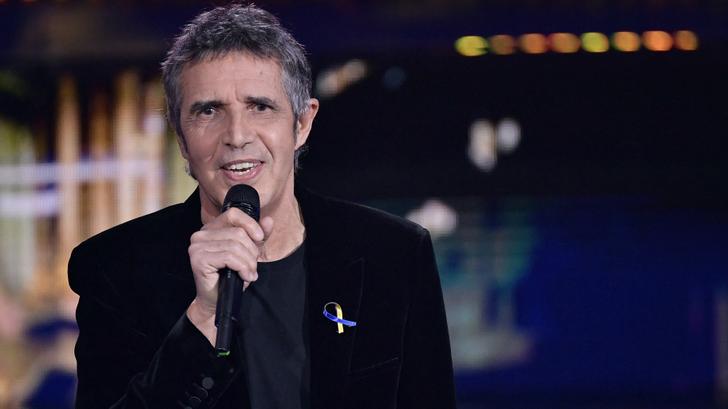 Avant la sortie de son nouvel album au mois de mai, Julien Clerc dévoile un premier morceau lourd de sens compte tenu du fait divers auquel il fait référence.