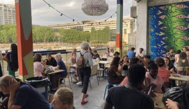 sur le quai d'Austerlitz à Paris, Les Amarres s'apprêtent à lever l'ancre