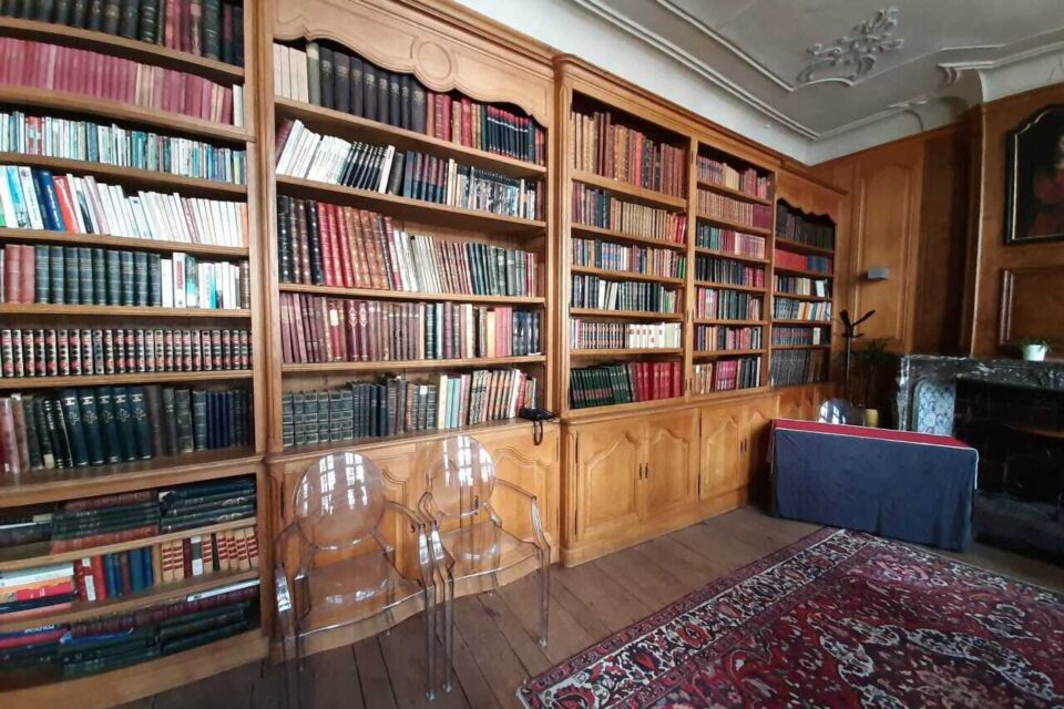 La bibliothèque était autrefois la lingerie, où les sœurs lavaient les draps et vêtements des malades.