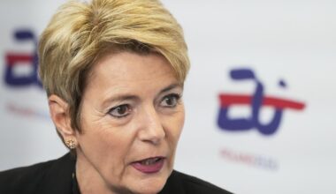 Les Etats-Unis intéressés par une solution rapide avec la Suisse sur les droits de douane - rts.ch