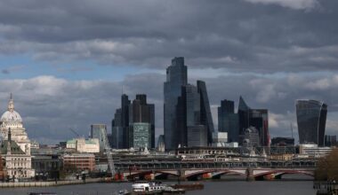 L'emprunt du Royaume-Uni plus important que prévu, les prévisions de croissance revues à la baisse