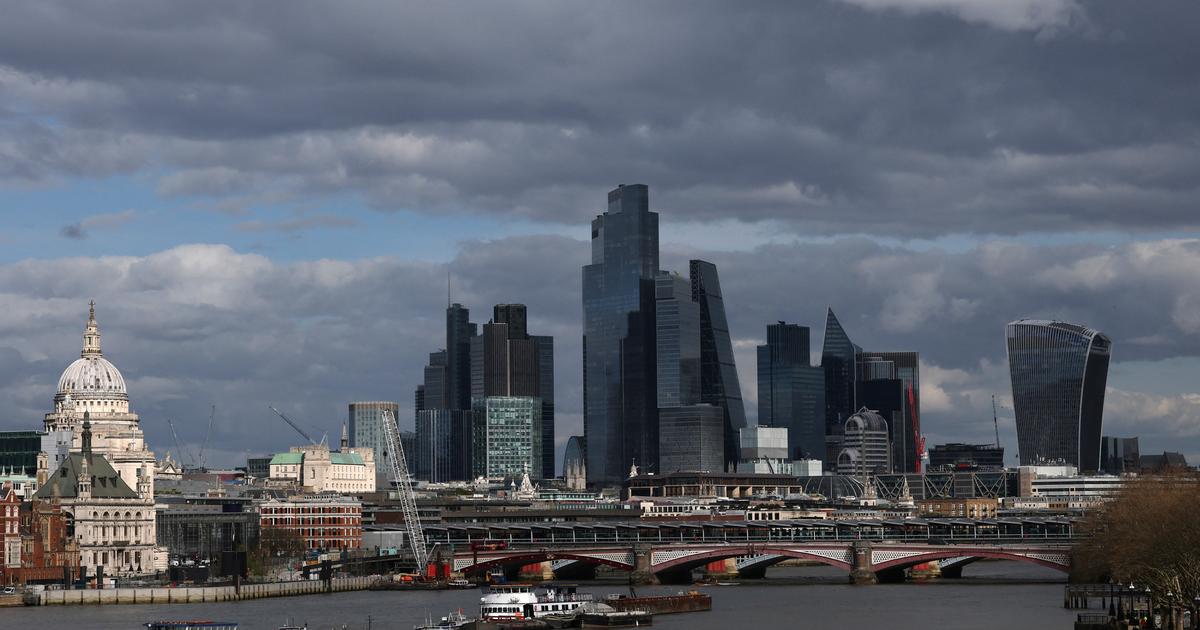 L'emprunt du Royaume-Uni plus important que prévu, les prévisions de croissance revues à la baisse