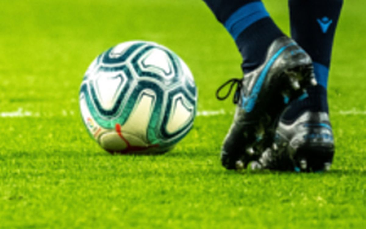 Football - Division 2 poule G : victoire de LA TOUR D'AUVERGNE RENNES contre FC BRUZ