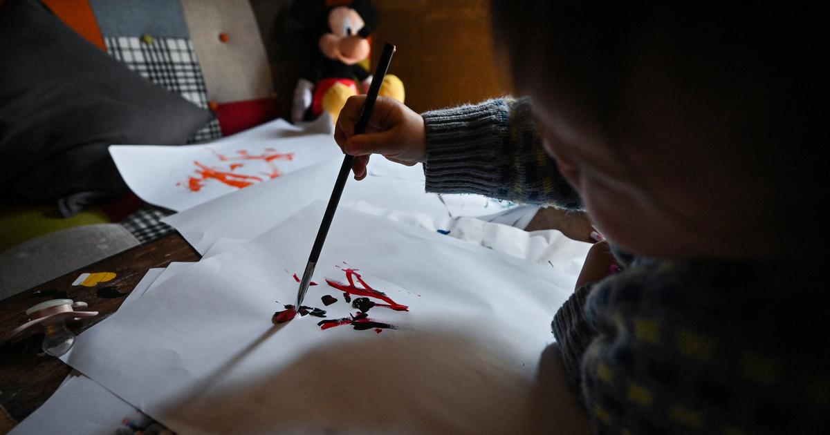 Au Japon, la première exposition de Thumbelina, le bébé peintre prodige