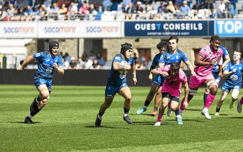 Les Vannetais Basile Paul (à gauche), Toky Brothers (avec le ballon) et Jean Cotarmanac'h ont perdu face au Stade Français à cause, notamment, d’une mauvaise entame de seconde période.