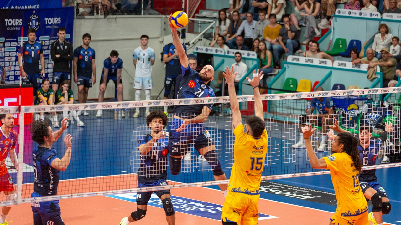 revivez la victoire du Tours VB lors du match 2 de son quart de finale face à Nice