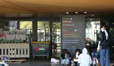 Des étudiants bloquent l