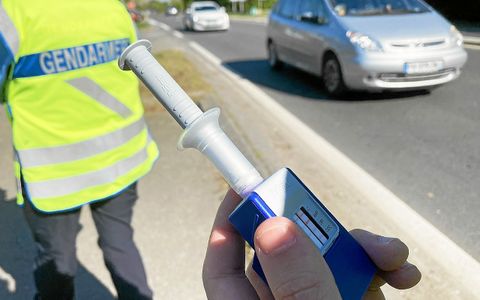 Un test de dépistage de drogues : cannabis, cocaïne, amphétamines, opioïdes, etc..