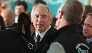 les marges de manœuvre de François Bayrou réduites par les crises