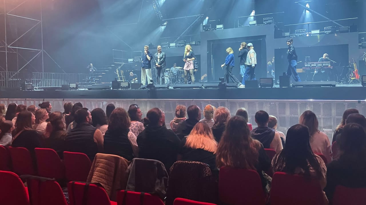 Les chanteurs de la « Star Academy » ont pu répéter face à un public privilégié, au parc-expo de Tours, le 12 avril 2025.