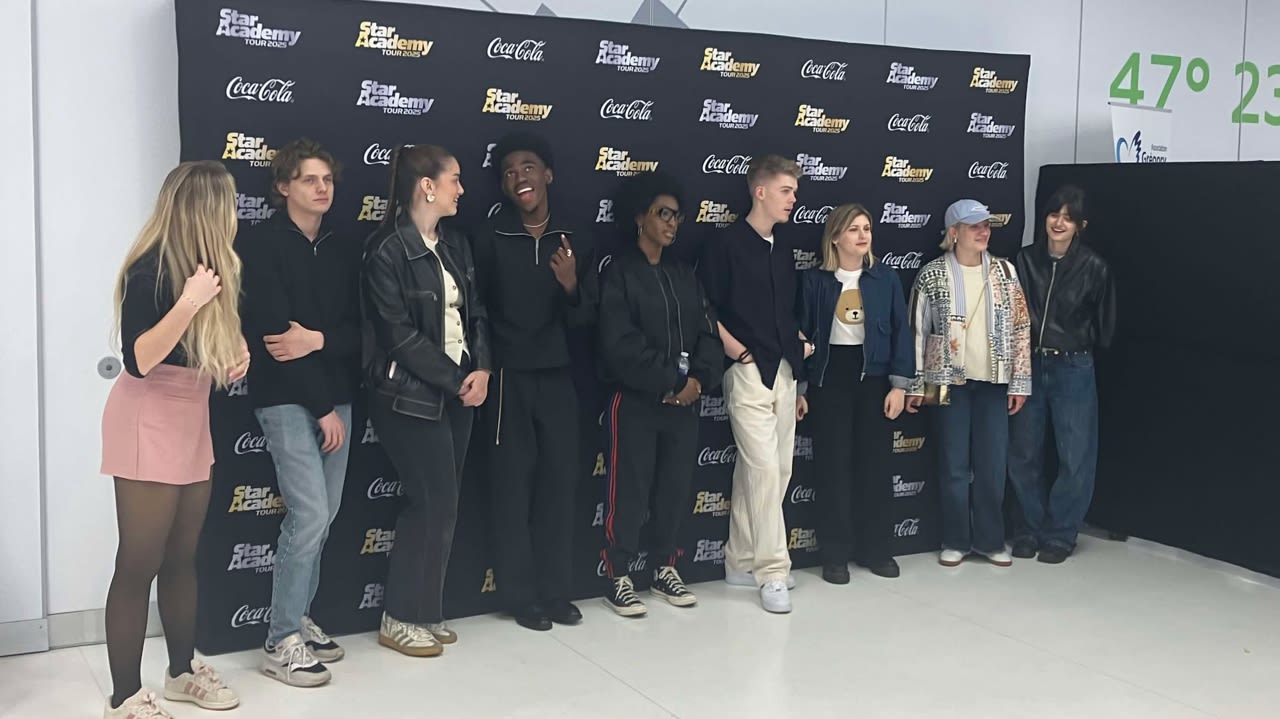 Avant le concert au parc-expo, les chanteurs de la « Star Academy » ont pu rencontrer certains de leurs fans tourangeaux, le 12 avril 2025.