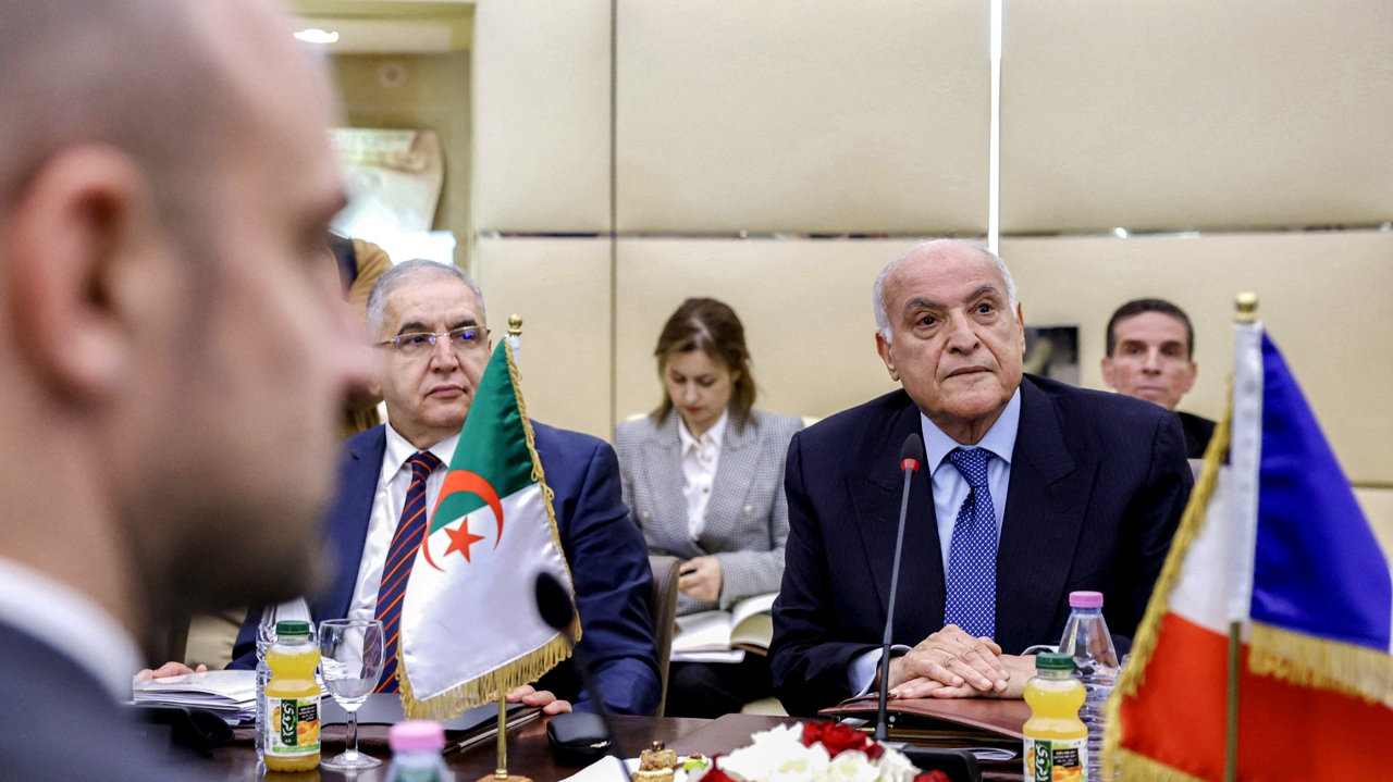 l’Algérie s’insurge contre la détention d’un agent consulaire
