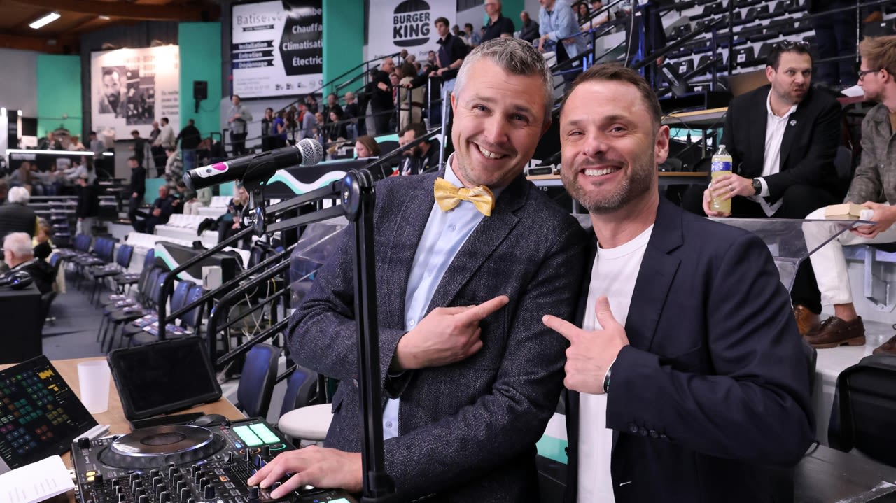 Yoan Crouzillat et Vincent Royet, poitevin et speaker des équipes de France au basket.