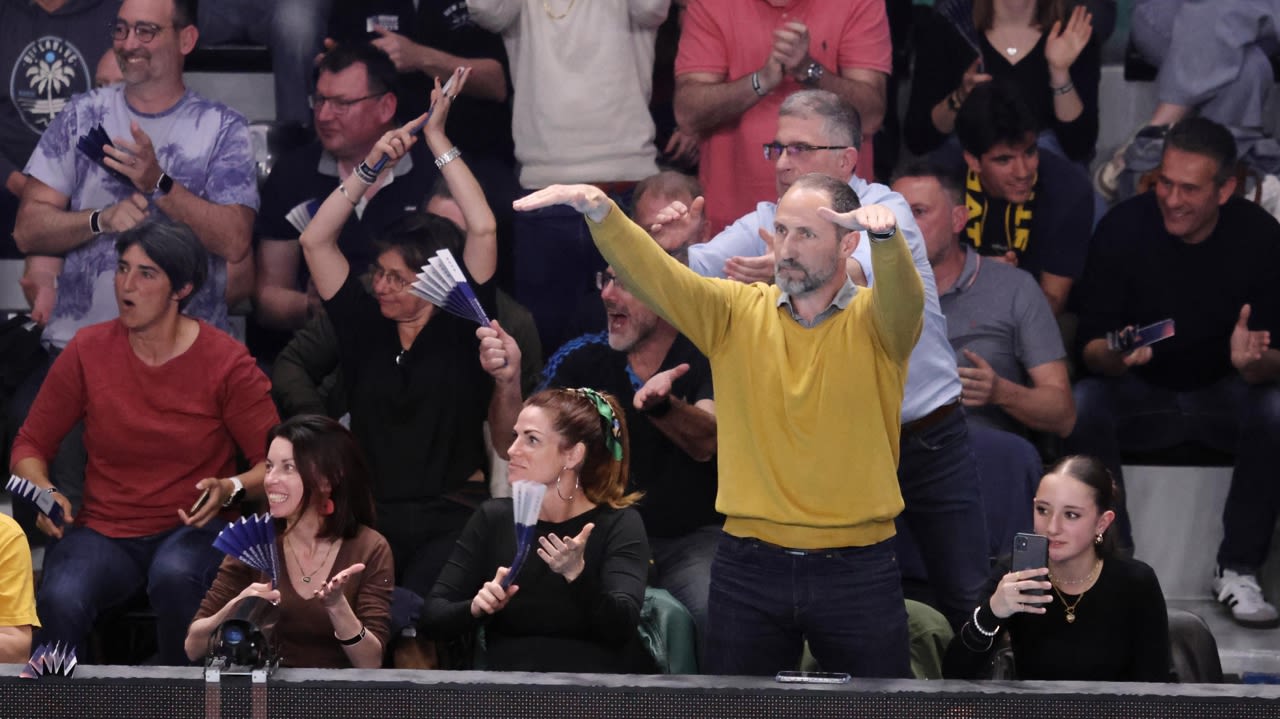 Les spectateurs vivent la rencontre intensément.